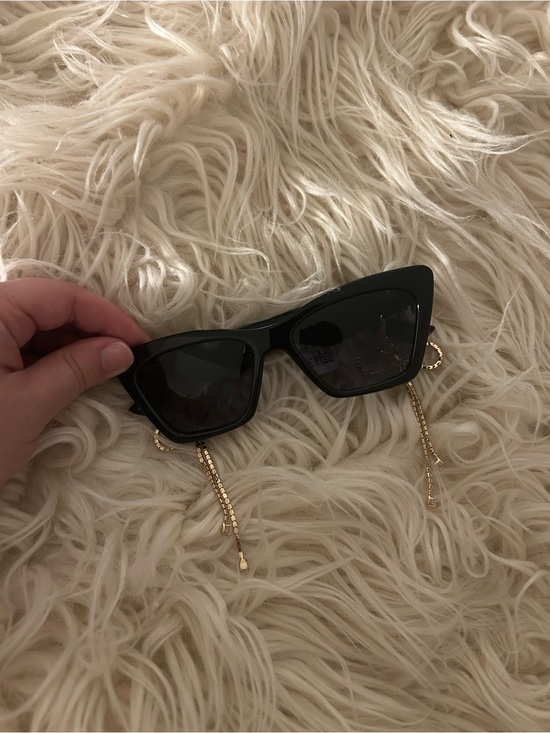 Anthropologie Accessories - NWT Anthropologie Black Cat-Eye Sunglasses with Gold Chain Bow Accents